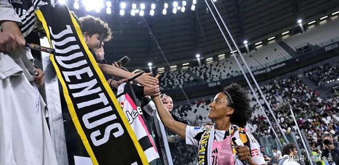 包含海港赛前列队欢迎尤文图斯，尊重对手尽显风度！的词条