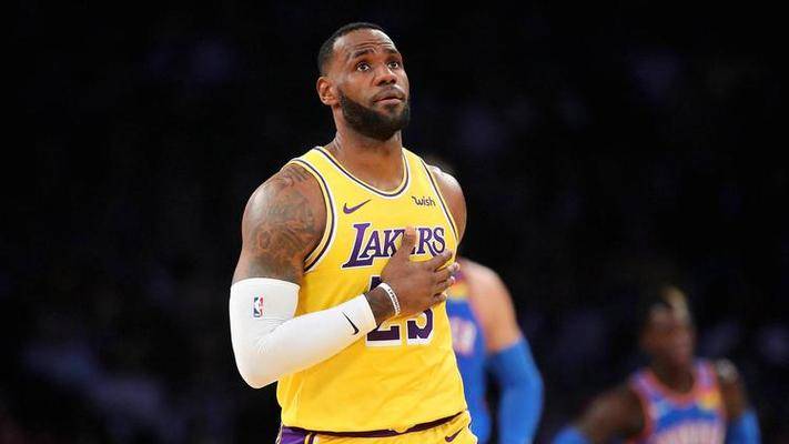 关于莱万多夫斯基遭遇十连败，勇士教练面临压力！的信息