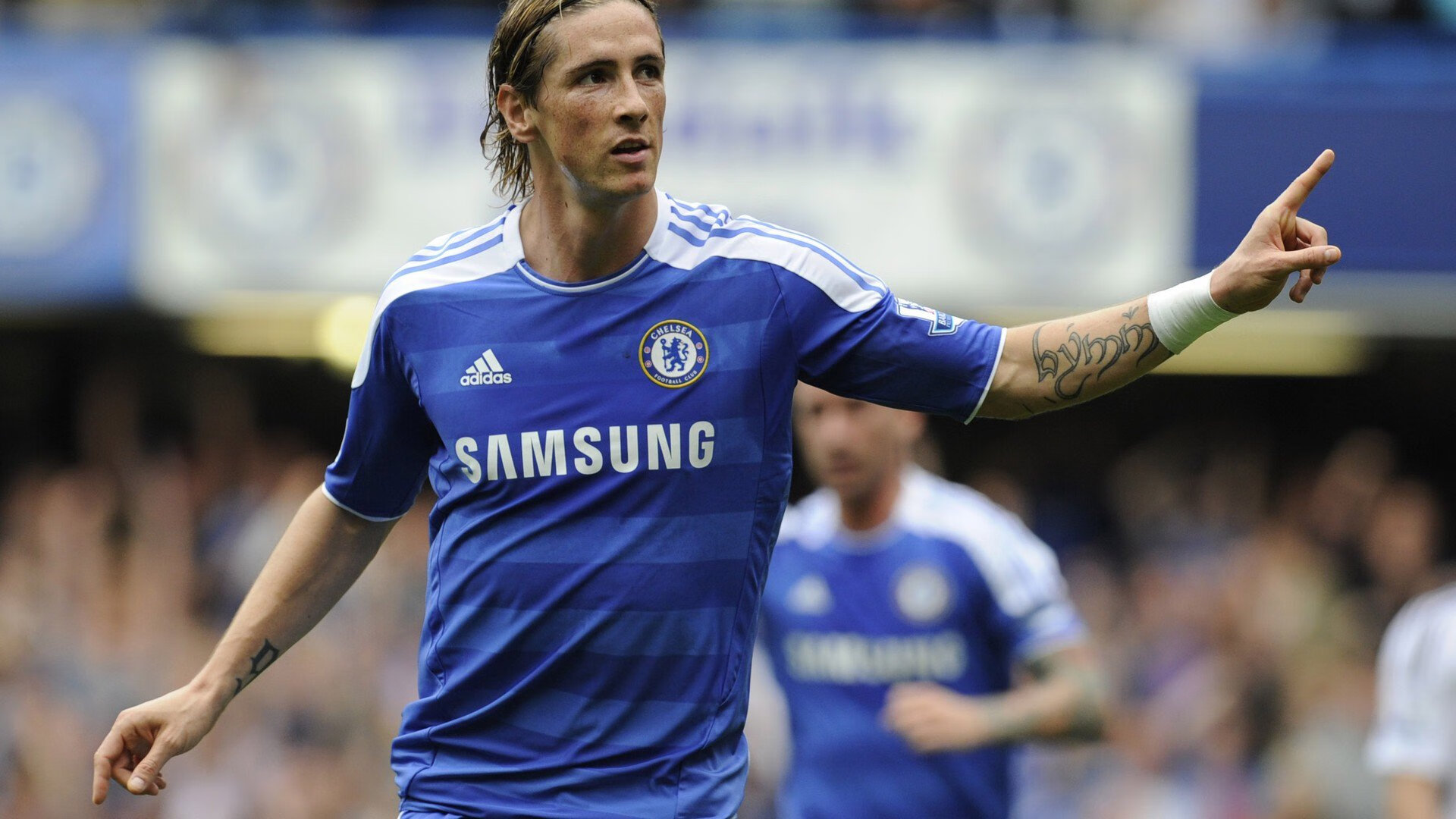 哈兰德重要时刻战术调整，塞尔维亚队带队取胜！气势如虹延续